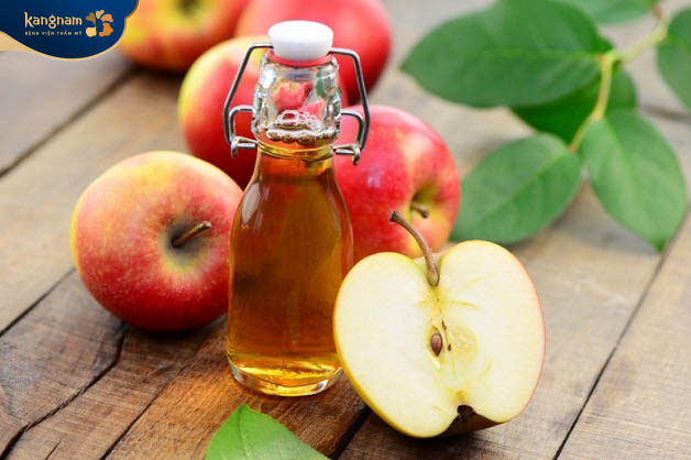 Giấm táo chứa chất axit tự nhiên giúp kháng khuẩn, trị sẹo