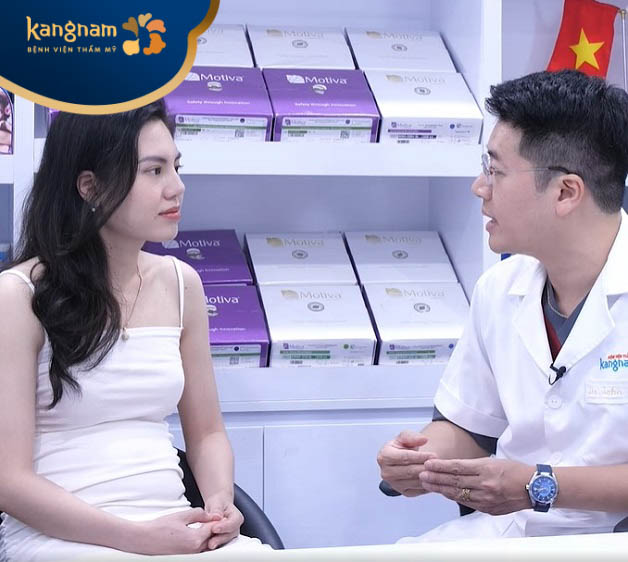 Thanh Hằng được bác sĩ trực tiếp tư vấn trước khi hút mỡ tại Kangnam
