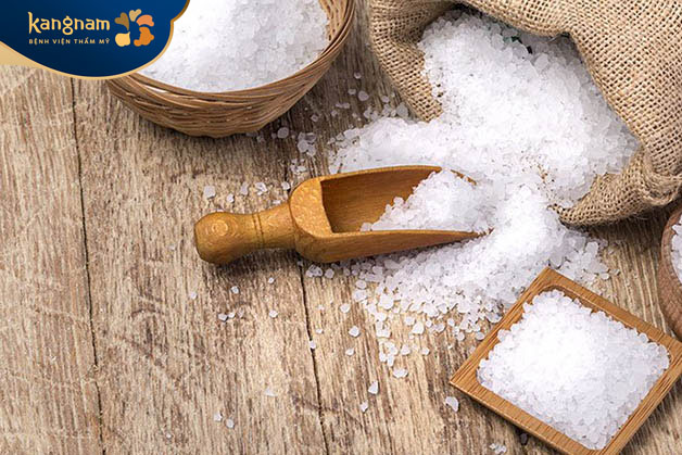 Chườm muối giúp giảm béo hậu sản hiệu quả