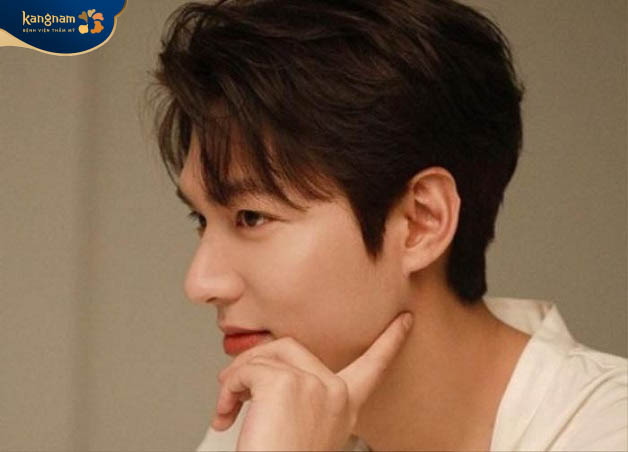 Ngôi sao nổi tiếng, diễn viên Lee Min Ho với chiếc mũi cao và góc nghiêng quyến rũ "chết người", đốn tim fan nữ