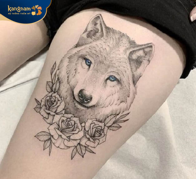Hình xăm bông hồng và chó sói độc đáo, ấn tượng