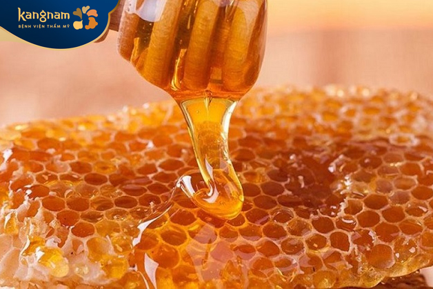 Sáp ong có chứa nhiều vitamin và khoáng chất, đây là phương pháp triệt lông nách an toàn