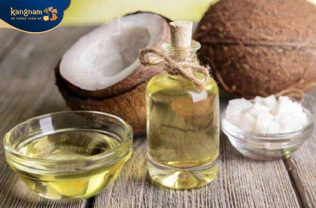 Thoa dầu dừa là một trong những cách hiệu quả giúp cải thiện tình trạng viêm nang lông