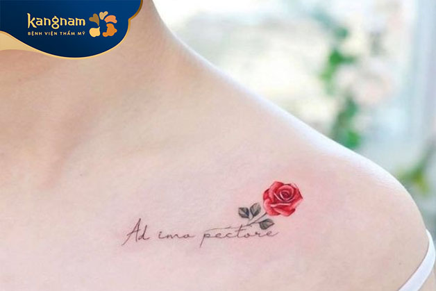 Tattoo hoa hồng ở vai mini