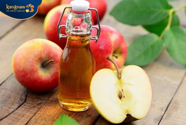 Thoa dấm táo từ 2-3 lần mỗi ngày để tăng hiệu quả trị mụn thịt