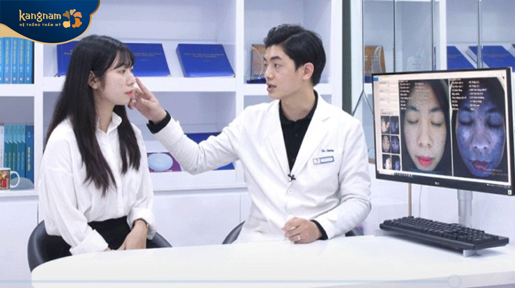 B.M.T thăm khám da chuyên sâu cùng bác sĩ trước khi đưa quyết định trị mụn tại Kangnam