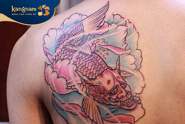 Tattoo cá chép mặt quỷ không chỉ là sự hòa quyện giữa vẻ đẹp và u tối