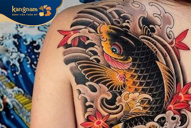 Tattoo sóng nước với cá chép và hoa anh đào siêu đẹp