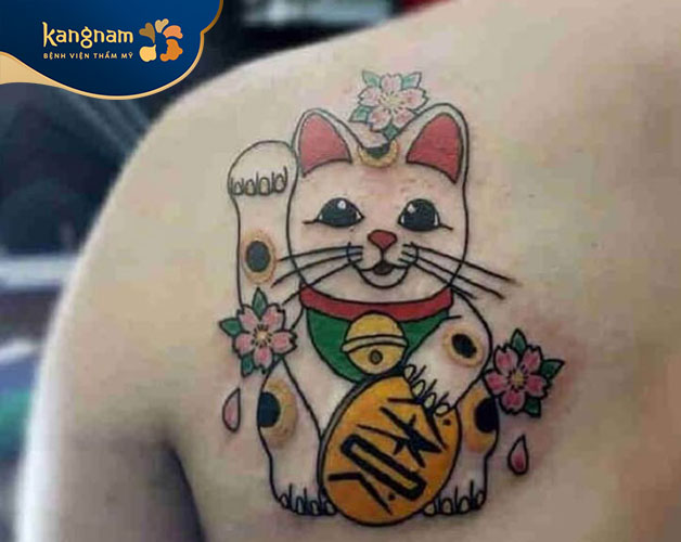 Tattoo mèo thần tài nửa lưng cute cho nữ