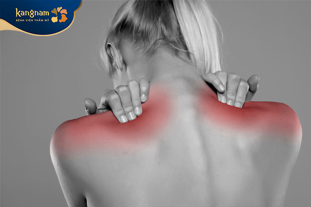 Người thường xuyên bị đau cổ, vai và lưng do trọng lượng ngực quá nặng đè lên