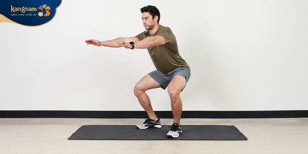 Squats là một bài tập tuyệt vời để tăng cường cơ bắp bụng và chân