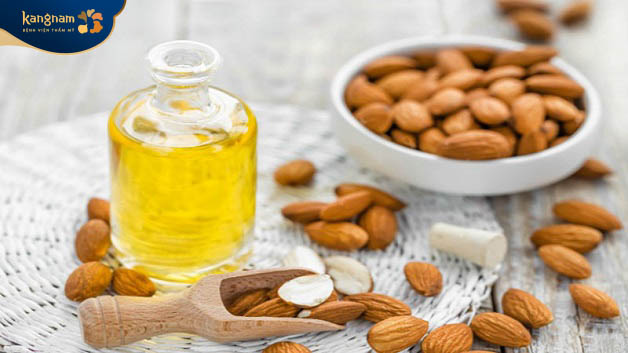 Dầu hạnh nhân chứa hàm lượng vitamin E và axit béo cao