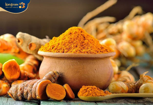 Tinh bột nghệ chứa curcumin – một hoạt chất chống oxy hóa mạnh mẽ, có khả năng khử thâm hiệu quả