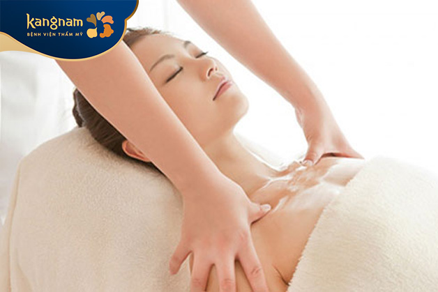 Massage ngực có tác dụng thư giãn cơ bắp, giải tỏa căng thẳng và lo âu