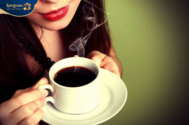 Lạm dụng trà và cafe mỗi ngày làm tăng sắc tố môi