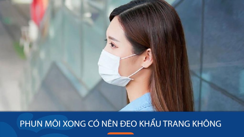 Phun môi xong có nên đeo khẩu trang không?