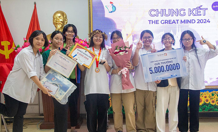 Kangnam Nghệ An trao giải thưởng 5.000.000 VNĐ cho quán quân Đặng Phương Anh