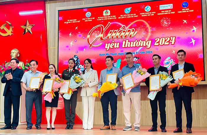 Kangnam Buôn Ma Thuột vinh dự nhận bằng khen của lãnh đạo tỉnh trao tặng