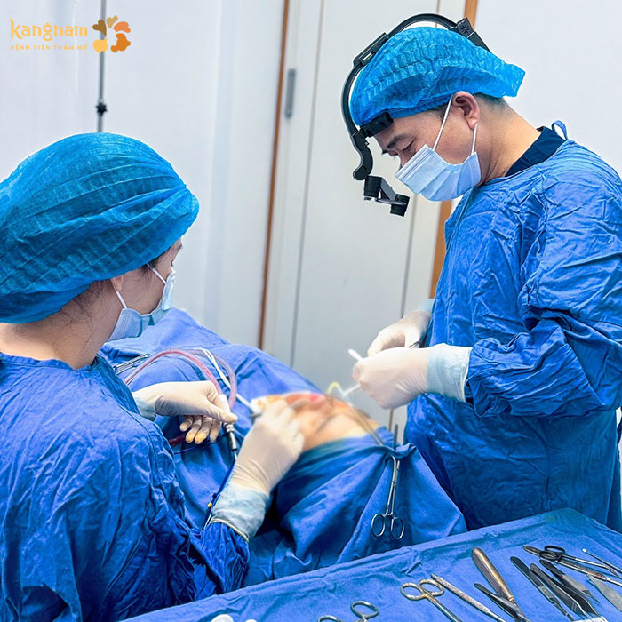 Dr. Felix Trần thực hiện được cả các dịch vụ tiểu phẫu đến dịch vụ đại phẫu