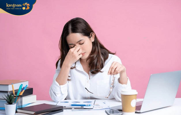 Stress là nguyên nhân khiến mắt bị sưng