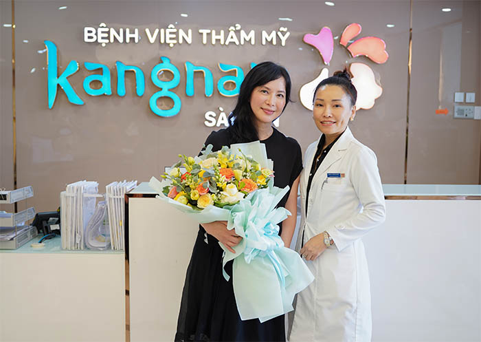 Giáo sư, Bác sĩ Dung Nguyễn chụp hình cùng bác sĩ Lê Thị Thủy