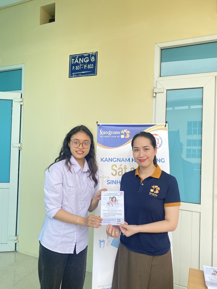 Kangnam Hải Phòng thực hiện soi da miễn phí cho sinh viên VMU