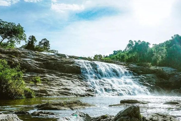 Đến thác Xao Va, bạn có thể tham gia vào những cung đường trekking xuyên qua rừng