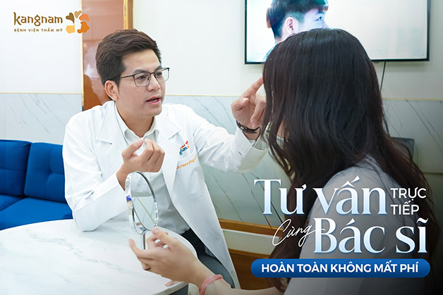 Khách hàng tư vấn trực tiếp với bác sĩ Henry Nguyễn trước khi cắt mí