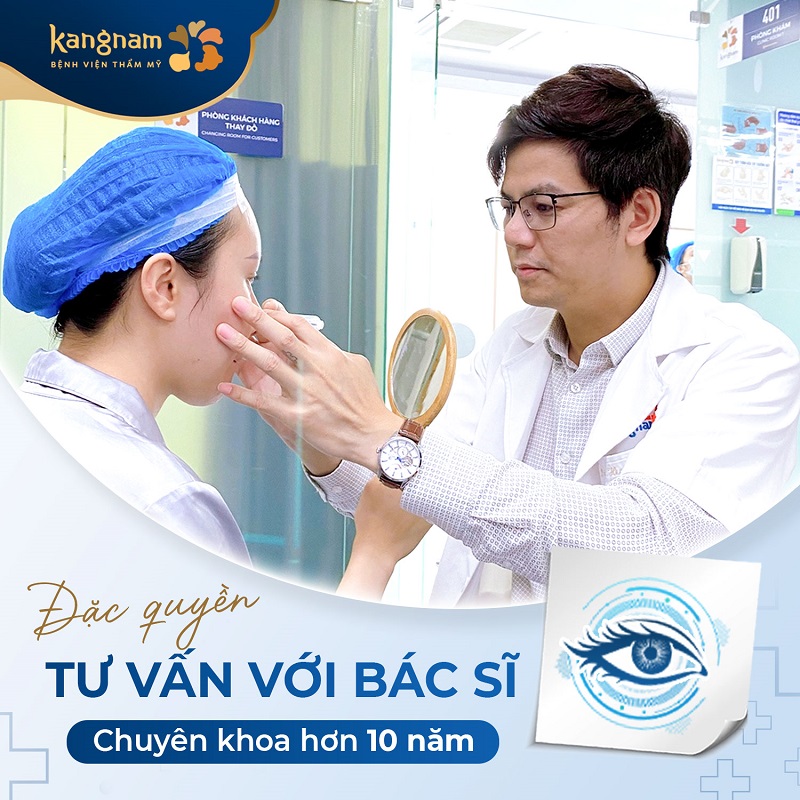 Bác sĩ Henry Nguyễn thăm khám và tư vấn cho khách hàng