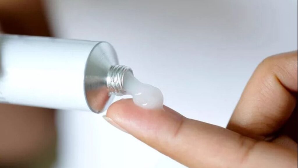 Gợi ý Top 4 loại thuốc liền sẹo sau cắt mí nhanh lành