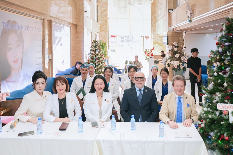 Ekip các bác sĩ Da liễu của Kangnam và đơn vị phân phối