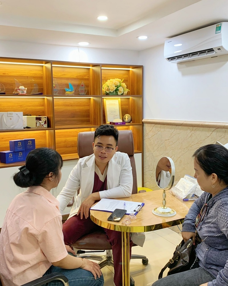 Bác sĩ tay nghề cao sẽ giúp đảm bảo an toàn cho khách hàng