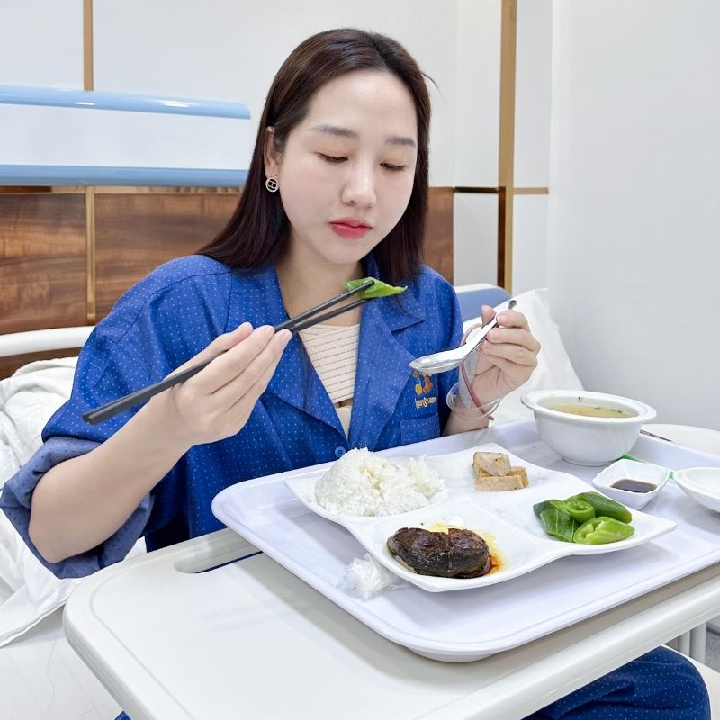 Hậu phẫu chu đáo sau nâng ngực