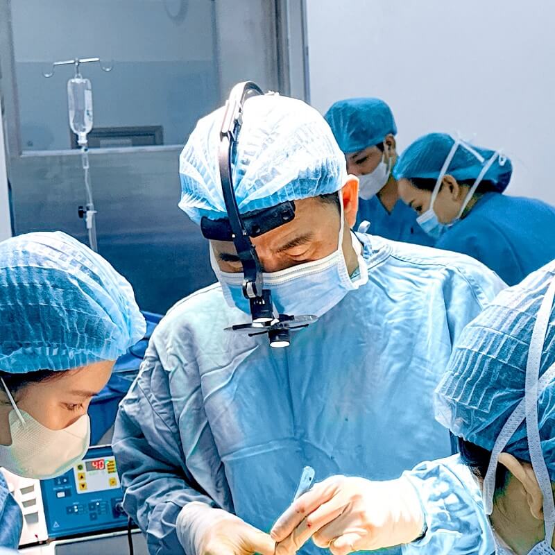 Bác sĩ Eric Trần chuyên gia tạo hình hút mỡ tại Kangnam Hà Nội