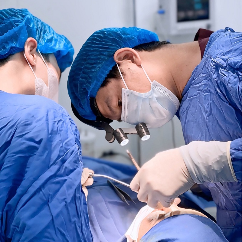 Lựa chọn địa chỉ thẩm mỹ uy tín sẽ giúp bạn giảm thiểu đau đớn khi làm mũi