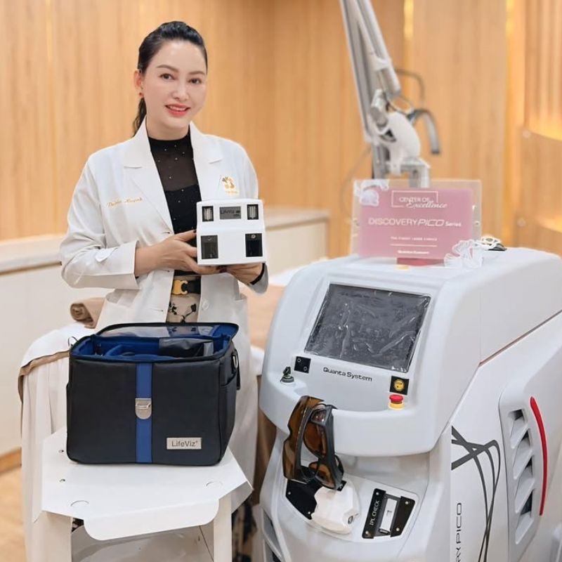 Bác sĩ da liễu Jolie Huỳnh