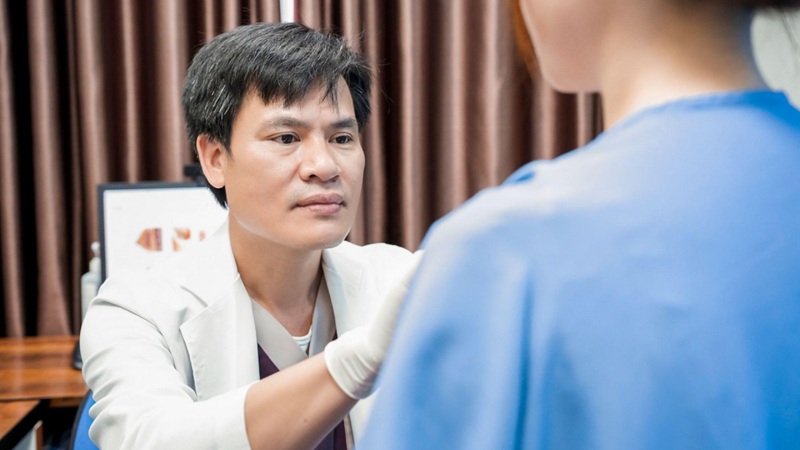 Bàn tay vàng” trong lĩnh vực phẫu thuật thẩm mỹ, Dr. Lucas Hoàng