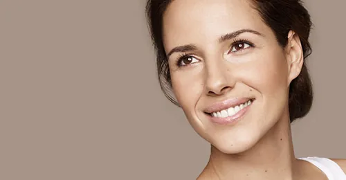 khi cười có nếp nhăn ở mũi