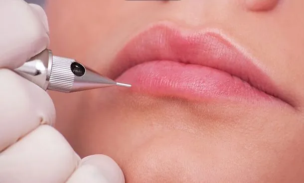 Nên phun môi dặm lại lần thứ 2 để đạt kết quả hoàn mỹ