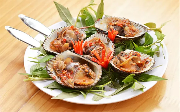 Bạn cần kiêng hải sản sau khi xăm môi