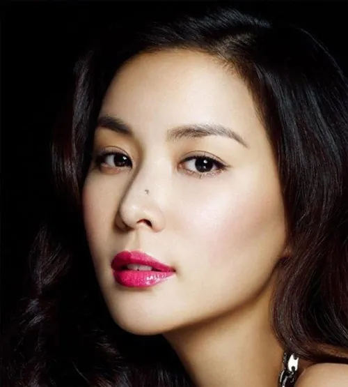 Người có nốt ruồi ở sống mũi không có may mắn trong cả công danh và tình duyên