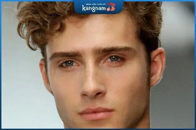 Trán lộ xương lông mày là quý tướng