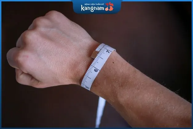 Nam giới có ruồi ở lòng bàn tay gần cổ tay là người may mắn