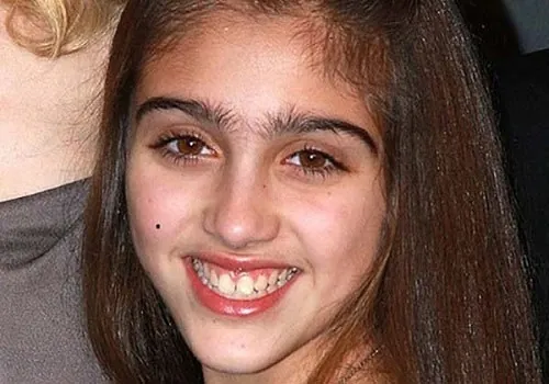 Sự nghiệp của nữ giới chân mày không có nhiều nổi bật