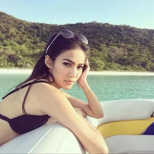 chân mày hình cánh cung