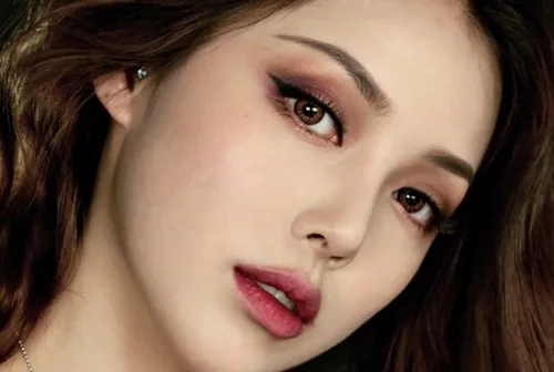 dáng chân mày cánh cung 