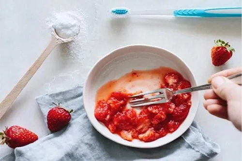 đánh răng với baking soda 