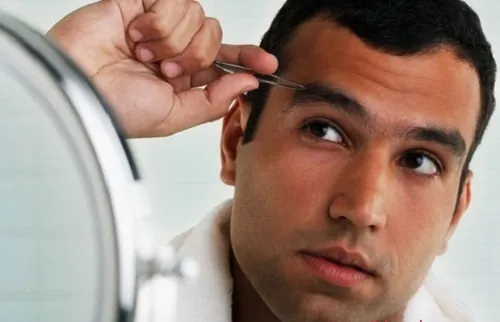 Đàn ông lông mày giao nhau là người gia trưởng, bảo thủ