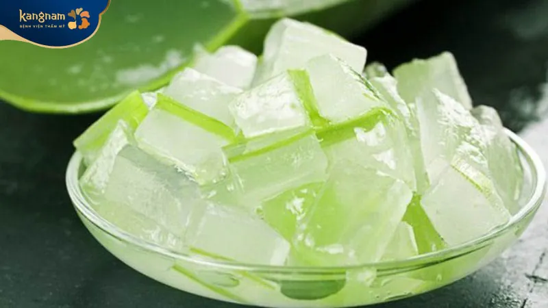 Dùng nha đam, mật ong loại bỏ mụn