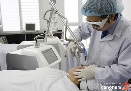 Công nghệ Laser hiện đại cho phép điều trị an toàn và hiệu quả mọi trường hợp mụn cóc trên mặt cách trị mụn cơm quanh mắt